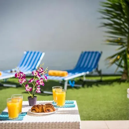 Playa De Fanabe Sleeps 8 With Pool Air Con And Wifi