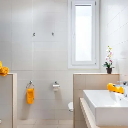 Playa De Fanabe Sleeps 8 With Pool Air Con And Wifi