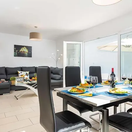 Playa De Fanabe Sleeps 8 With Pool Air Con And Wifi * Costa Adeje (Tenerife)