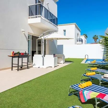 Playa De Fanabe Sleeps 8 With Pool Air Con And Wifi