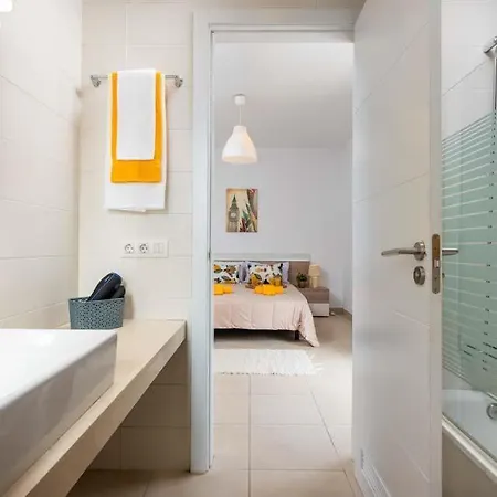 Villa Playa De Fanabe Sleeps 8 With Pool Air Con And Wifi