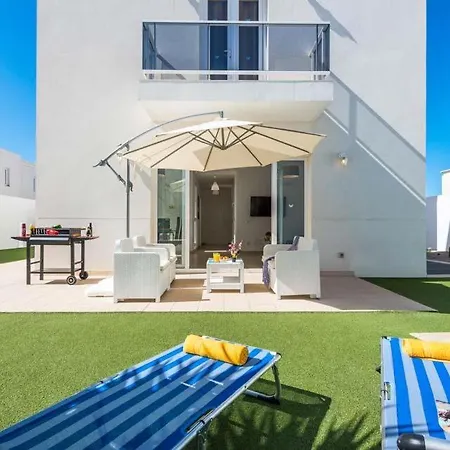 Villa Playa De Fanabe Sleeps 8 With Pool Air Con And Wifi *