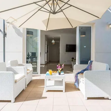 Playa De Fanabe Sleeps 8 With Pool Air Con And Wifi Villa